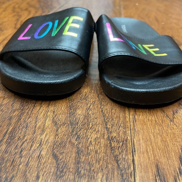 Torrid LOVE slip on slides - Picture 2 of 6